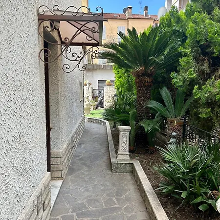 Oasi Nel Centro Di Ospedaletti